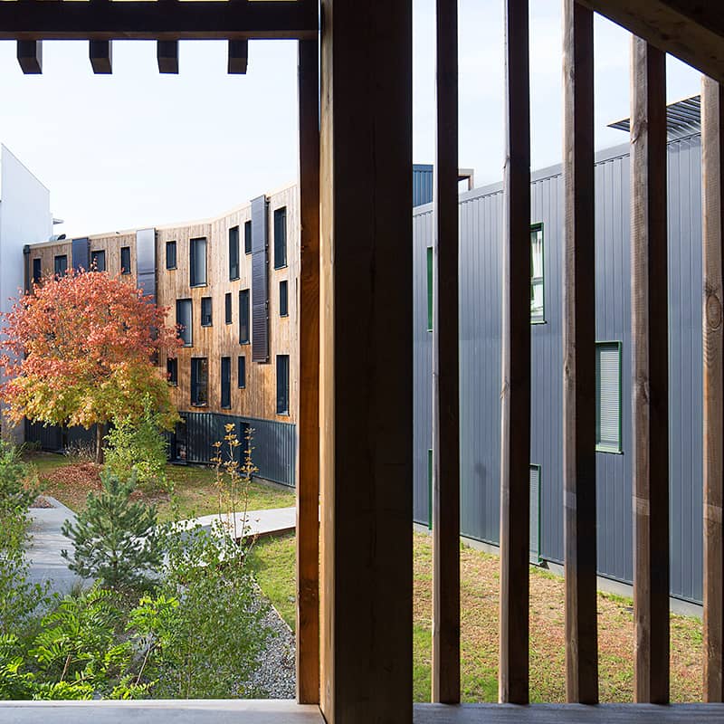 Vue sur les jardins intérieurs depuis les coursives