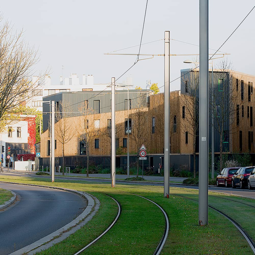 Volumes du bâtiment depuis les rails du tram
