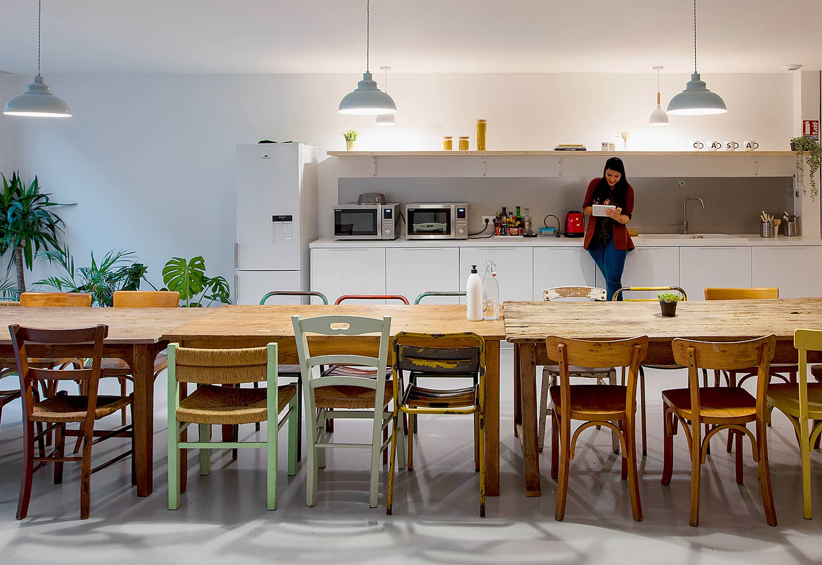 détail décoratif sur le réemploi du mobilier dans l'espace de restauration